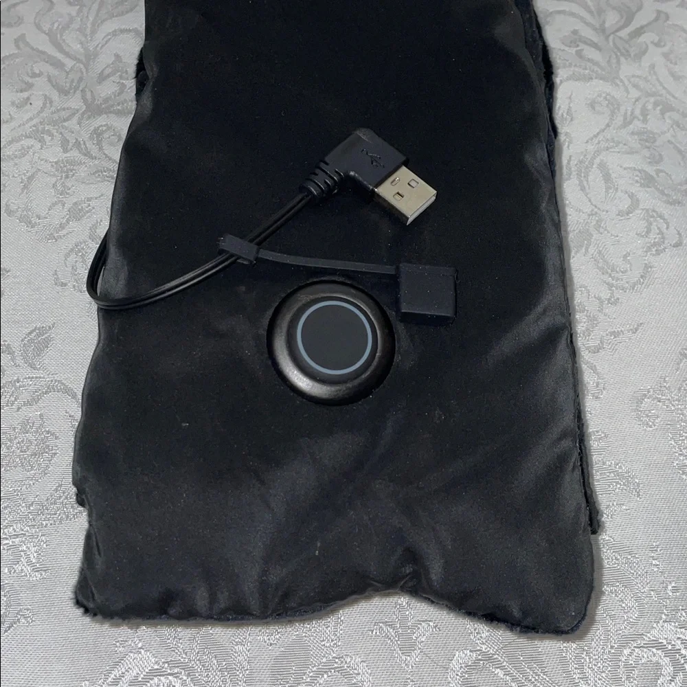 NWOT HLAOHSWER Black Heated Scarf - Picture 2 of 5
